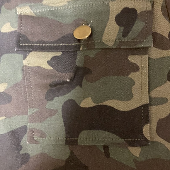 Windsor Chico/S Super Cute with 5 button front closure - Picture 2 of 10